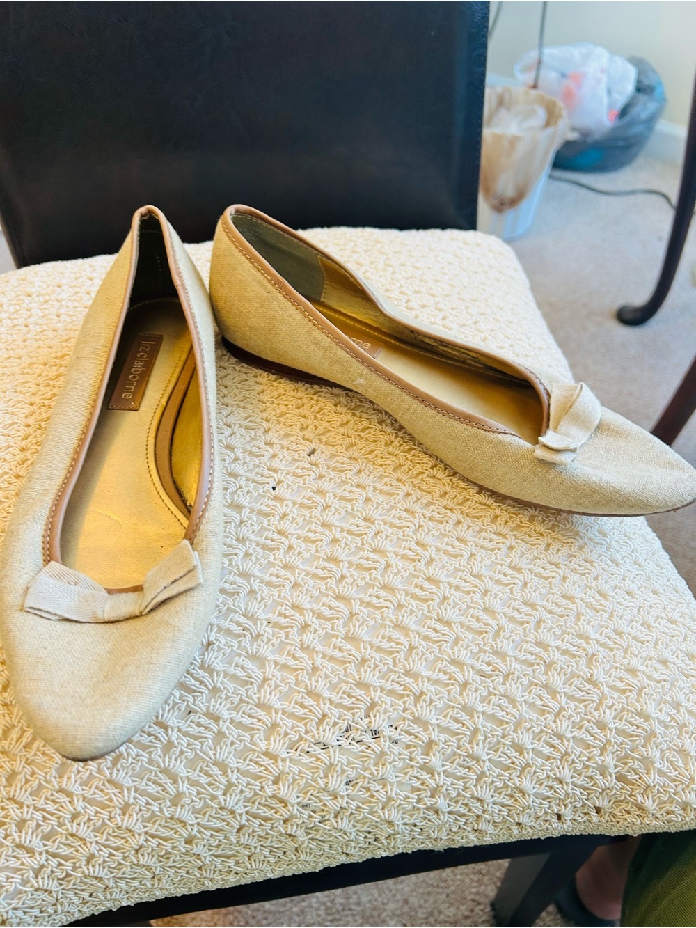 Liz Claiborne Cream Pointed-Toe Bow Flats
